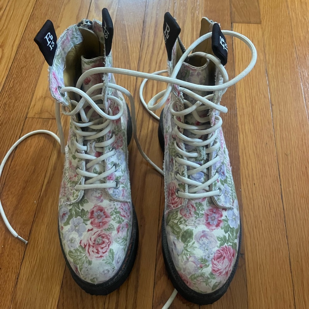 R13 floral print combat boots size 39 like new!!💐🥾 - Picture 3 of 11